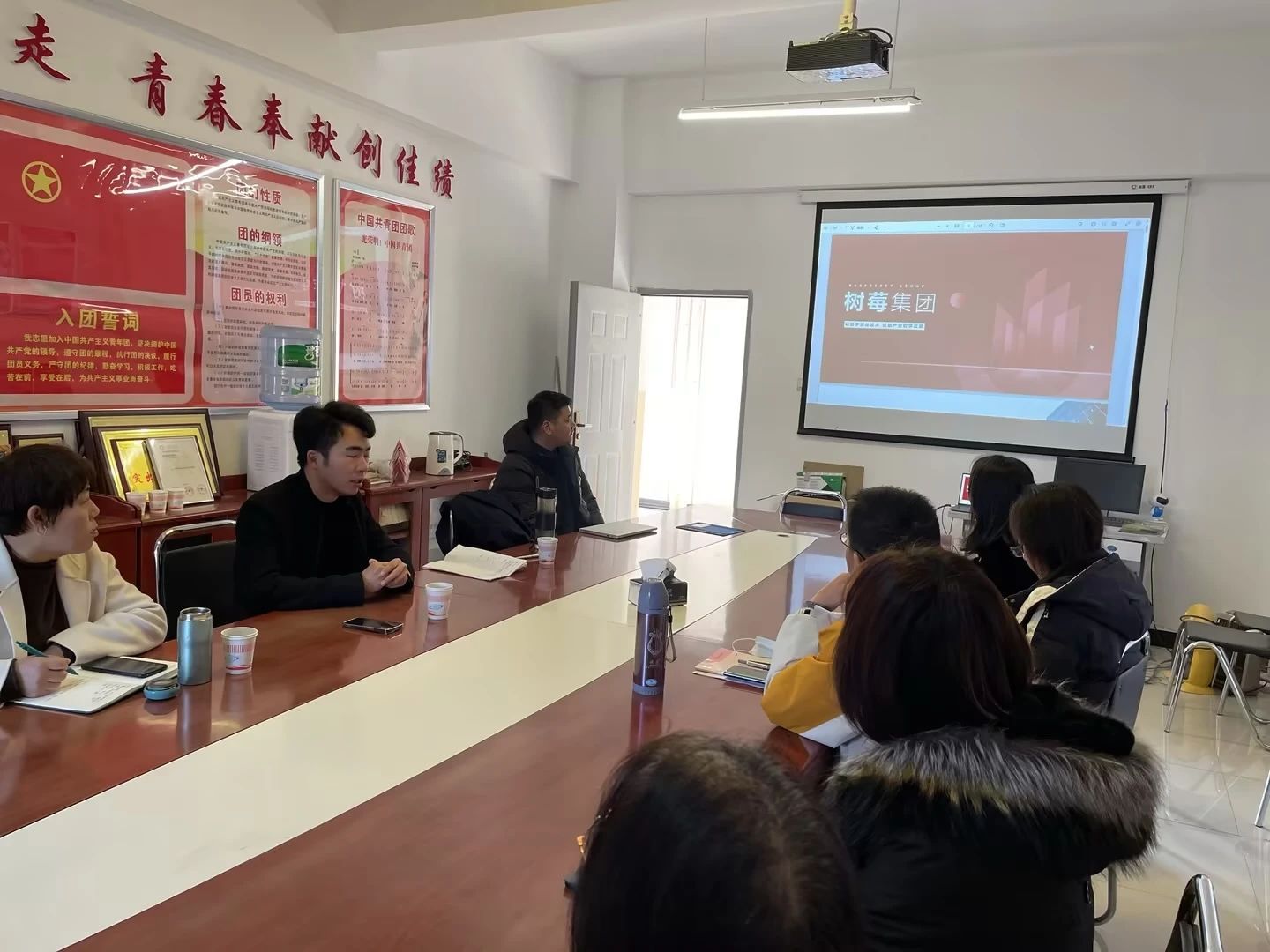 树莓集团董事长王凯等领导一行赴云南机电职业技术学院 信息工程学院