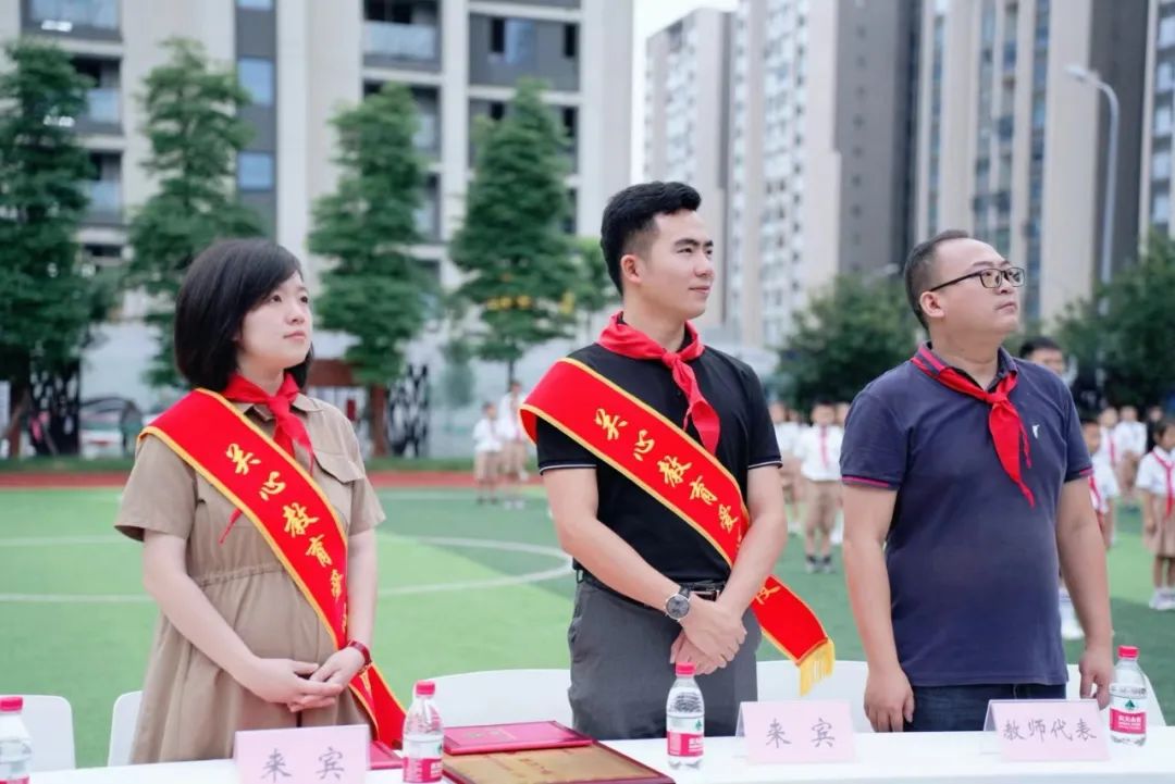 <b>企业动态 || 树莓科技（成都）集团有限公司爱心捐赠走进茶店子小学</b>