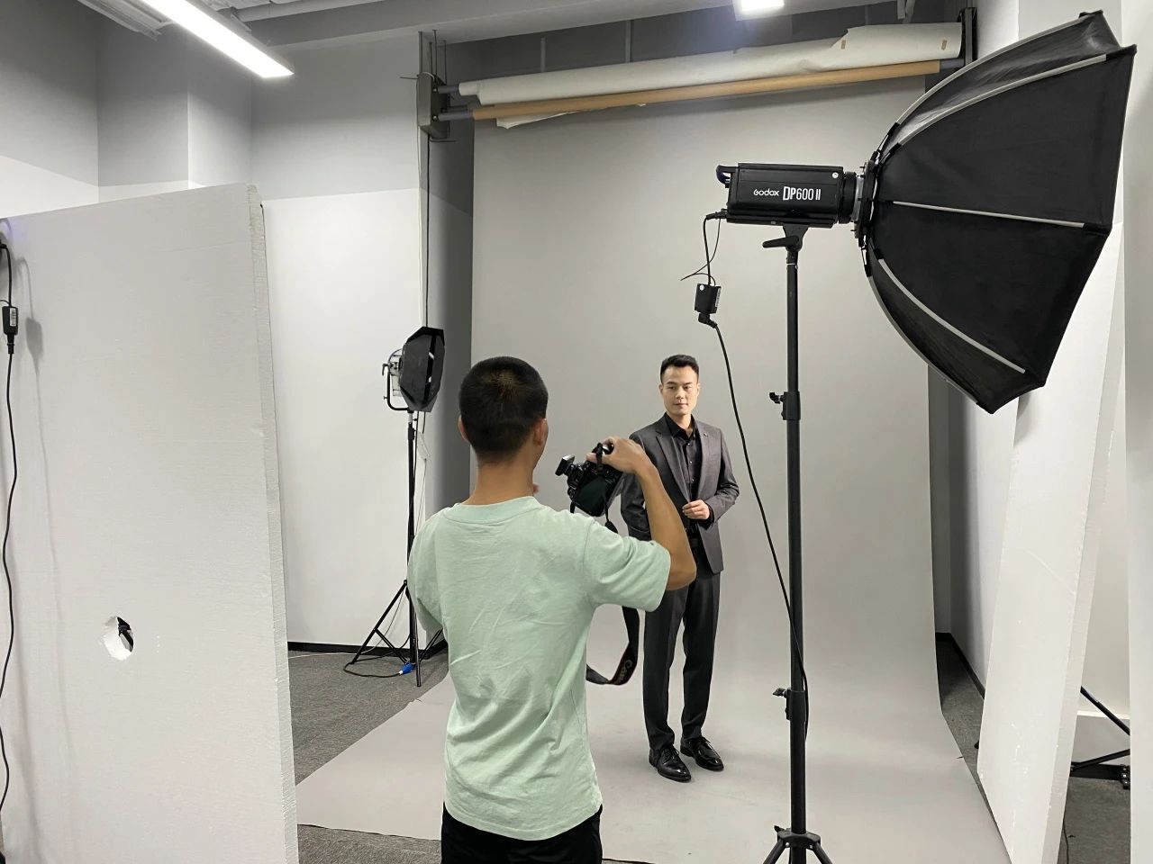园区活动 ||“用视觉，展精英本色”园区企业形象照拍摄活动